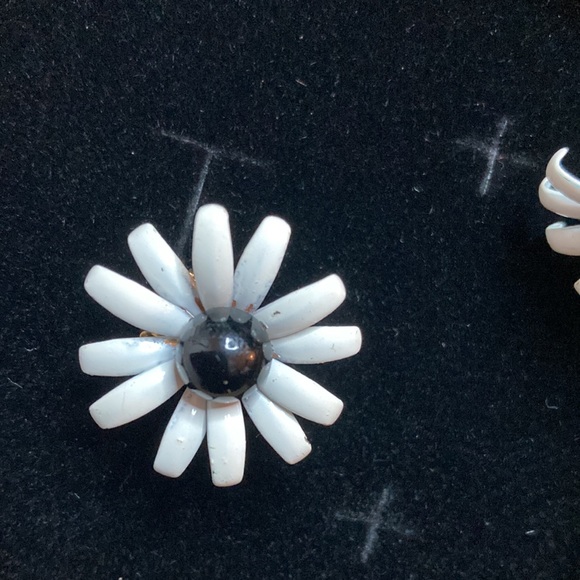 Vintage 1960’s earings/ clip on - Picture 10 of 11
